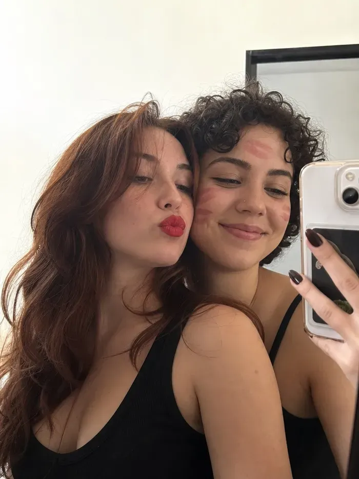 Eva & Lucía, a Chyrpe couple